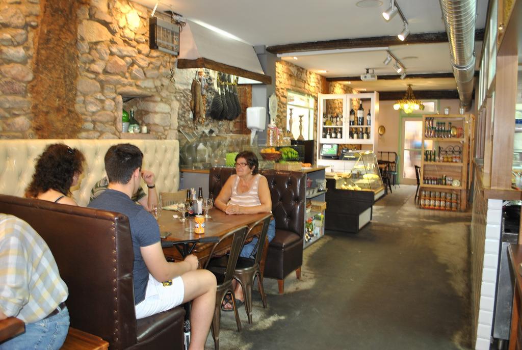 Hostal Kukia Нойя Екстер'єр фото